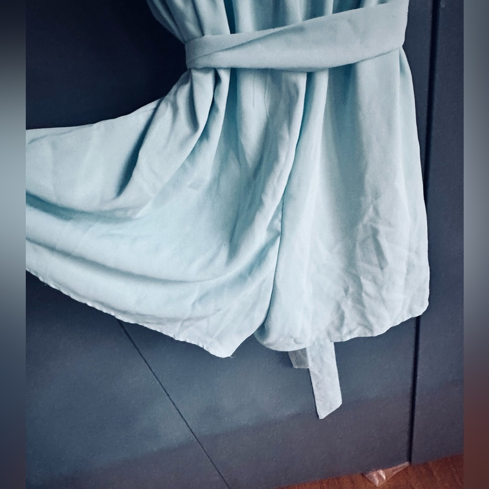 NWT. Sz MED. Pale Blue Foteisy short romper. rounded neck, batwing short sleeves - Picture 12 of 15